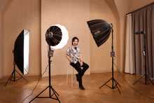 Load image into Gallery viewer, ZHIYUN MOLUS G200 Bi-Colour 200W COB  Video Light - Zhiyun Australia