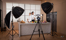 Load image into Gallery viewer, ZHIYUN MOLUS G200 Bi-Colour 200W COB  Video Light - Zhiyun Australia